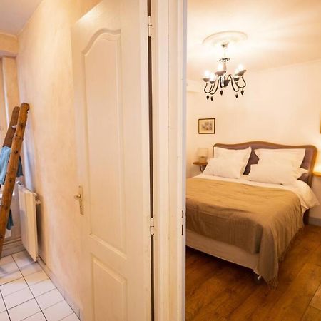 Le "Pied A Terre" - Appartement Plein Centre Avec Parking Prive Bourges Exterior photo