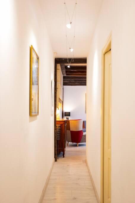 Le "Pied A Terre" - Appartement Plein Centre Avec Parking Prive Bourges Exterior photo