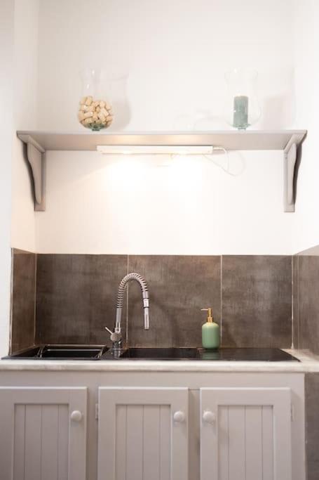 Le "Pied A Terre" - Appartement Plein Centre Avec Parking Prive Bourges Exterior photo