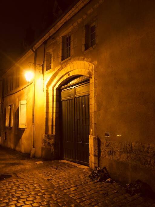 Le "Pied A Terre" - Appartement Plein Centre Avec Parking Prive Bourges Exterior photo